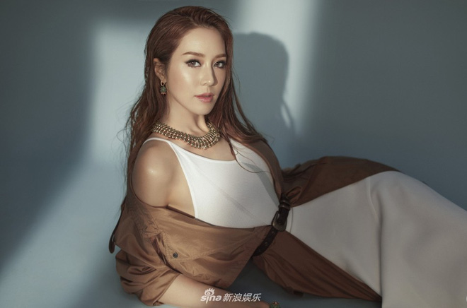 Vẻ đẹp nóng bỏng của cô dâu nghìn tỷ bị mỉa mai là cỗ máy đẻ